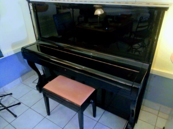 Piano TOYO SR8