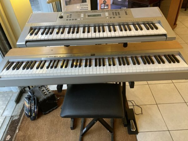 piano numérique YAMAHA   690 €  /  clavier arrangeur YAMAHA   160 €